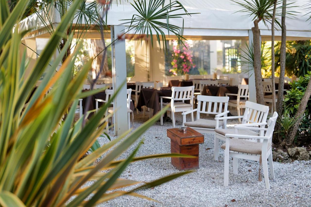 Hotel Club I Pini - Residenza D'Epoca In Versilia Лидо Ди Камайоре Екстериор снимка