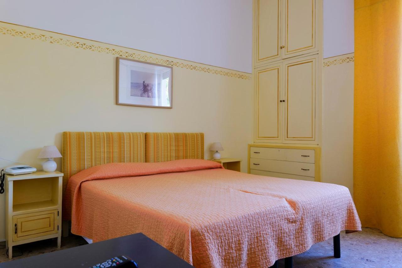 Hotel Club I Pini - Residenza D'Epoca In Versilia Лидо Ди Камайоре Екстериор снимка
