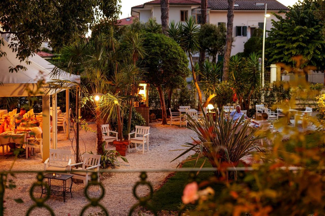 Hotel Club I Pini - Residenza D'Epoca In Versilia Лидо Ди Камайоре Екстериор снимка
