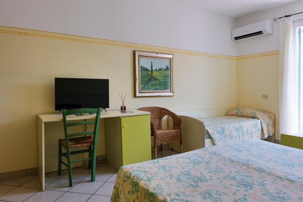 Hotel Club I Pini - Residenza D'Epoca In Versilia Лидо Ди Камайоре Екстериор снимка