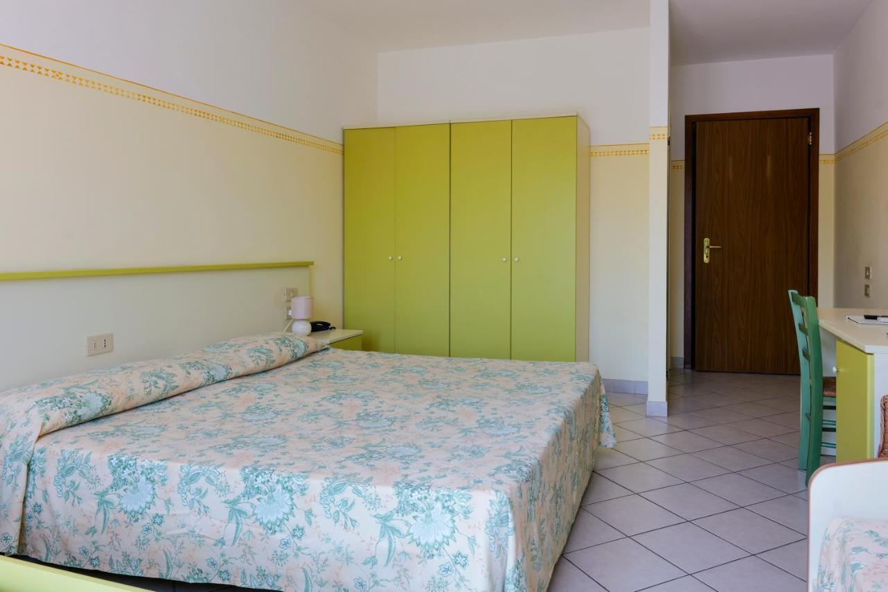 Hotel Club I Pini - Residenza D'Epoca In Versilia Лидо Ди Камайоре Екстериор снимка